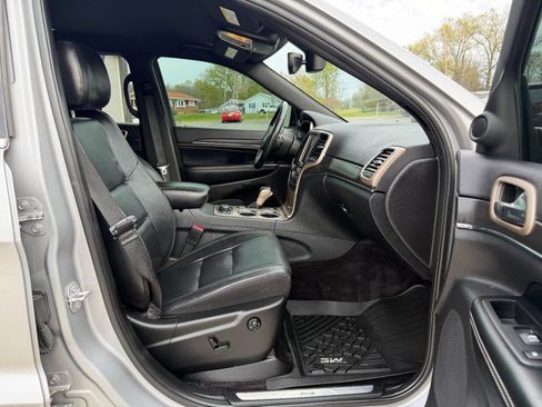 Used 2017 Jeep Grand Cherokee Limited image 11