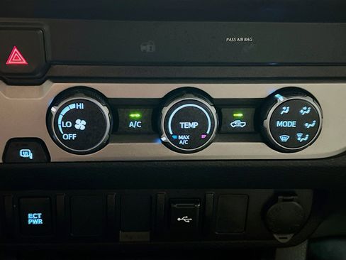 Used 2022 Toyota Tacoma SR RWD image 11
