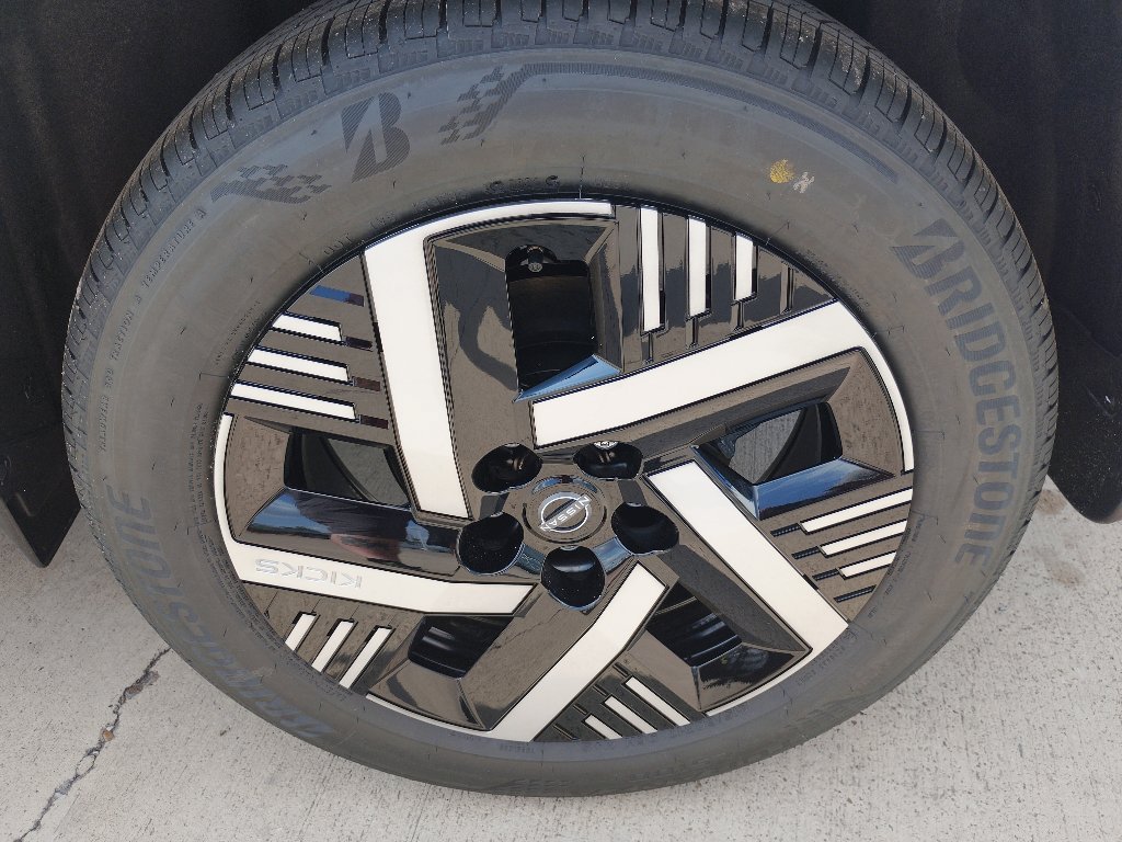 Used 2026 Nissan Kicks SV w/ SV Premium Package FWD image 26