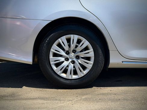 Used 2012 Toyota Camry LE FWD image 22