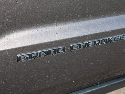 Used 2021 Jeep Grand Cherokee Limited w/ Luxury Group II image 10