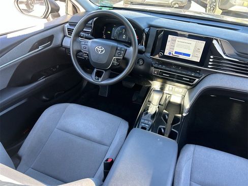Used 2025 Toyota Camry LE w/ Convenience Package image 11