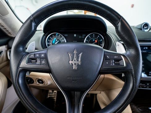 Used 2022 Maserati Levante Modena image 42