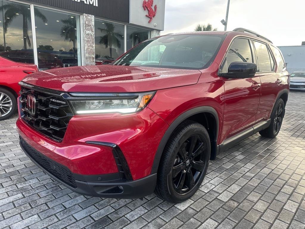 Used 2025 Honda Pilot Black Edition image 3