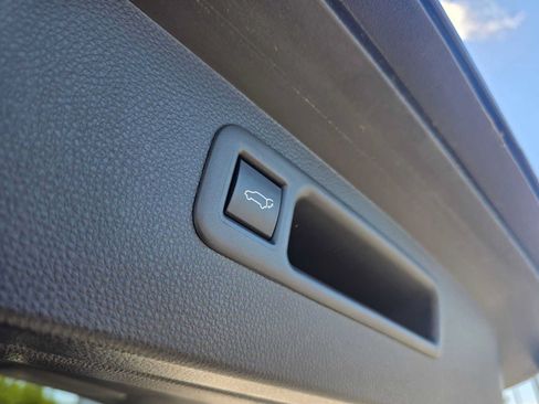 Used 2023 Toyota Highlander XSE FWD image 16