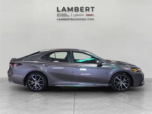 Used 2024 Toyota Camry SE image 7