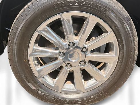 Used 2008 Lexus LX 570 4WD w/ Technology Pkg image 9