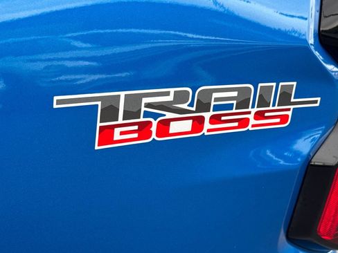 Used 2023 Chevrolet Colorado Trail Boss w/ Technology Package AWD/4WD image 9
