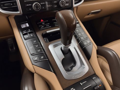 Used 2016 Porsche Cayenne S AWD/4WD image 25
