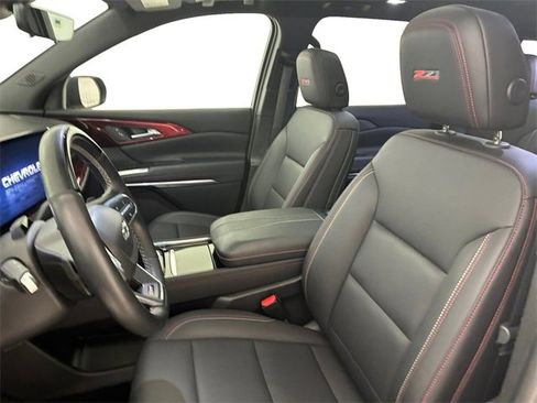 Used 2024 Chevrolet Traverse Z71 w/ Enhanced Driving Package image 12