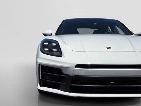 Used 2025 Porsche Panamera image 10