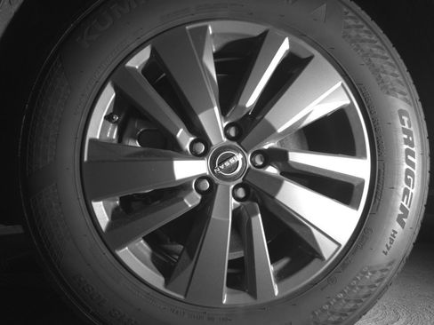 Used 2025 Nissan Pathfinder SV AWD/4WD image 12