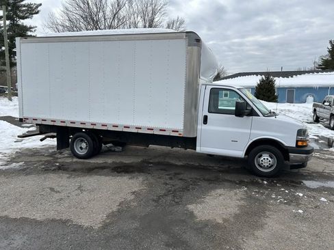Used 2018 Chevrolet Express 3500 Extended w/ Power Convenience Package image 4