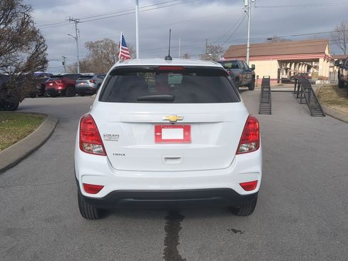 Used 2022 Chevrolet Trax LS w/ Tint and Cruise Package image 7