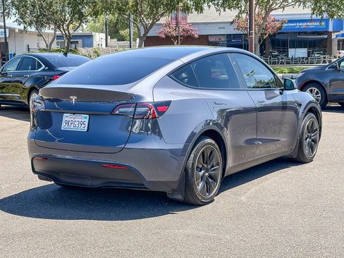 Used 2023 Tesla Model Y 2WD image 4