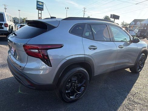 New 2026 Chevrolet Trax LT w/ Driver Confidence Package FWD image 7