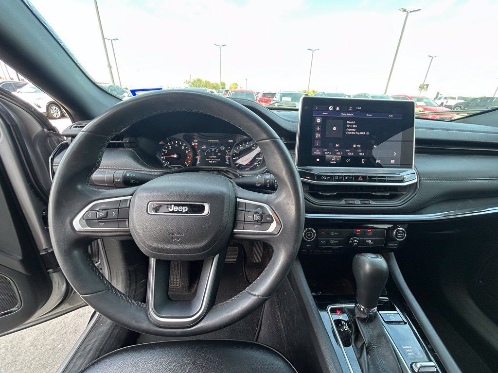 Used 2023 Jeep Compass Latitude AWD/4WD image 10