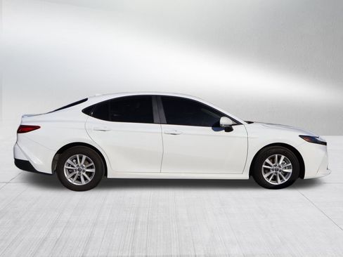 Used 2025 Toyota Camry LE w/ Convenience Package image 8