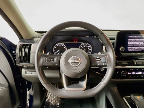Used 2025 Nissan Pathfinder SV FWD image 18