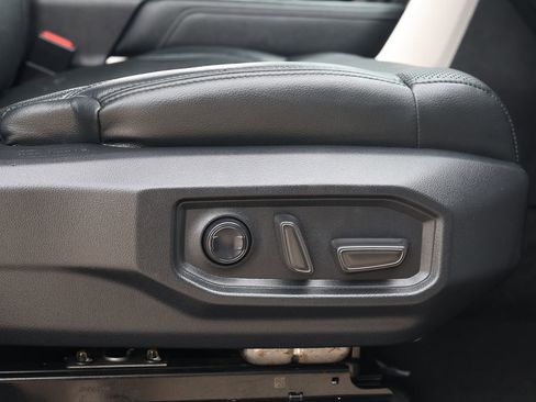 Used 2023 Toyota Tundra Limited w/ Power Package image 32