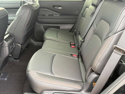 New 2026 Nissan Pathfinder SL FWD image 19