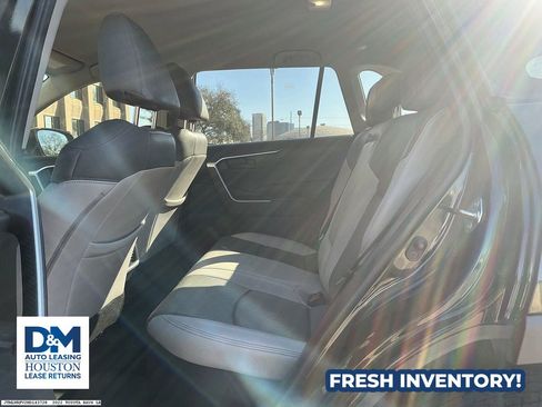 Used 2022 Toyota RAV4 LE image 10