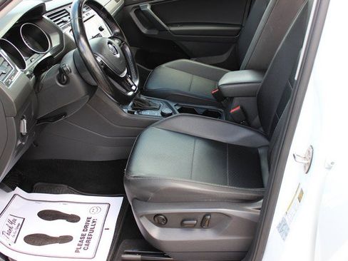 Used 2019 Volkswagen Tiguan SE w/ Panoramic Sunroof Package AWD/4WD image 7