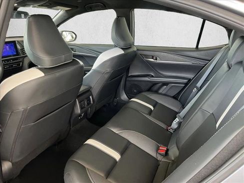 Used 2025 Toyota Camry SE image 10