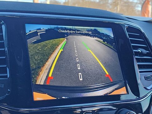 Certified 2021 Jeep Grand Cherokee Laredo X image 12