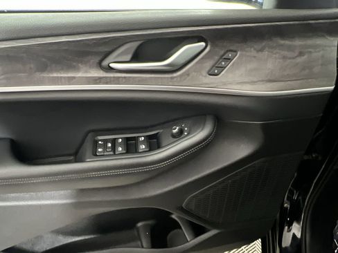 Used 2024 Jeep Grand Cherokee L Limited w/ Luxury Tech Group II image 24