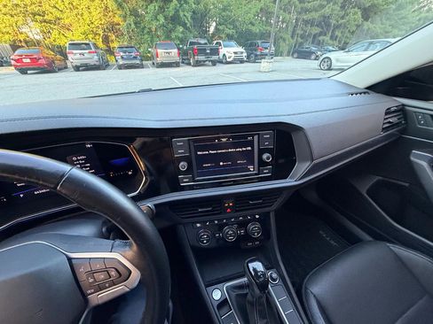 Used 2022 Volkswagen Jetta SE w/ Panoramic Sunroof Package FWD image 27
