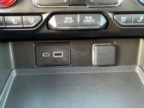 Used 2023 GMC Yukon SLT image 31