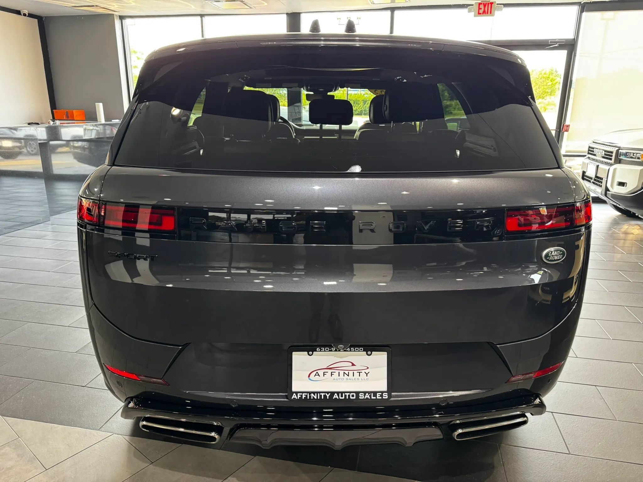 Used 2023 Land Rover Range Rover Sport SE Dynamic AWD/4WD image 4