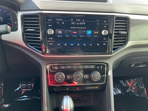 Used 2021 Volkswagen Atlas SEL Premium image 12