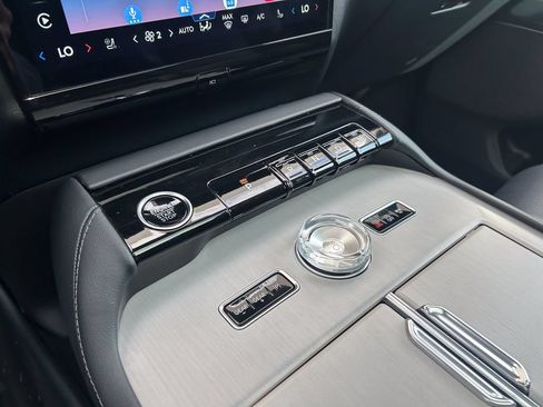 Certified 2025 Lincoln Navigator L Reserve AWD/4WD image 43