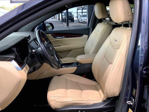 Used 2018 Cadillac XT5 Luxury w/ Driver Awareness Package image 14