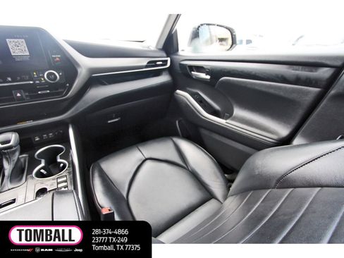 Used 2023 Toyota Highlander XLE image 11