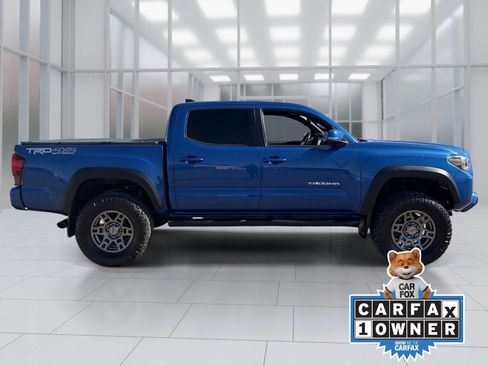 Used 2018 Toyota Tacoma TRD Off-Road w/ Technology Package image 7