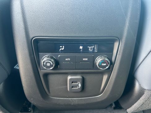 Used 2023 Buick Enclave Essence w/ Sport Touring Edition FWD image 29