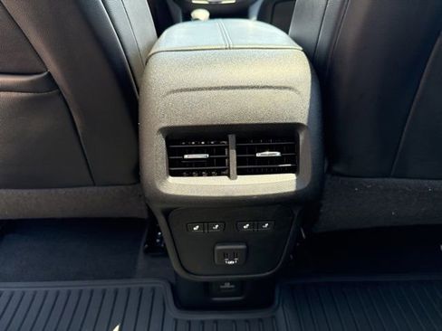 Used 2022 Chevrolet Equinox Premier FWD image 25