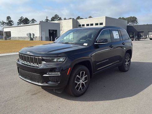 New 2025 Jeep Grand Cherokee Limited w/ Luxury Tech Group II image 3