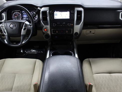 Used 2016 Nissan Titan SV image 17