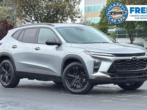 Used 2025 Chevrolet Trax ACTIV w/ Sunroof Package FWD image 1