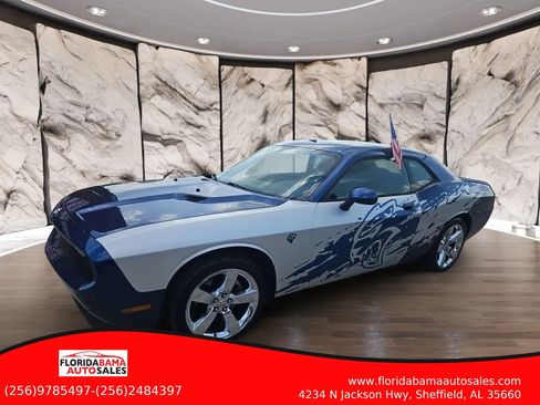 Used 2009 Dodge Challenger R/T RWD image 2