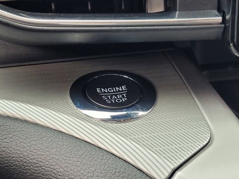 Used 2022 Ford Explorer XLT w/ Equipment Group 202A image 25