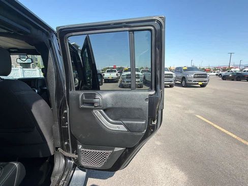 Used 2017 Jeep Wrangler Unlimited Sahara w/ Connectivity Group AWD/4WD image 24