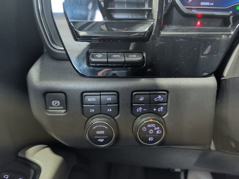 Used 2024 Chevrolet Silverado 1500 ZR2 w/ Technology Package image 9