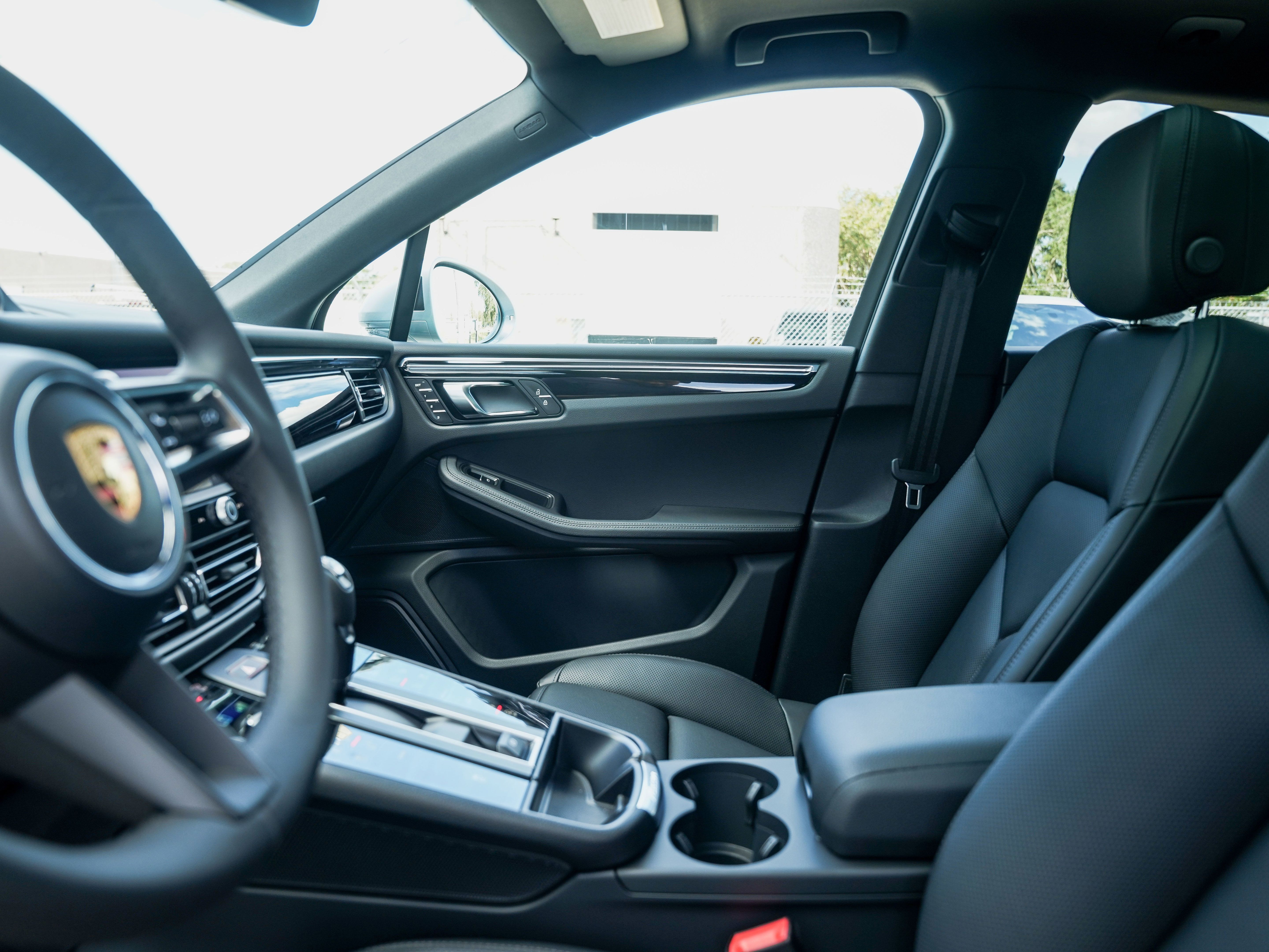 Certified 2026 Porsche Macan AWD/4WD image 22
