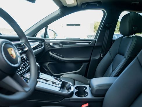 New 2026 Porsche Macan image 22