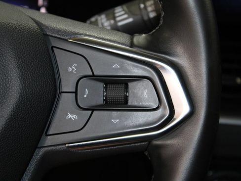 Used 2025 Chevrolet TrailBlazer LT w/ LT Cold Weather Package FWD image 35